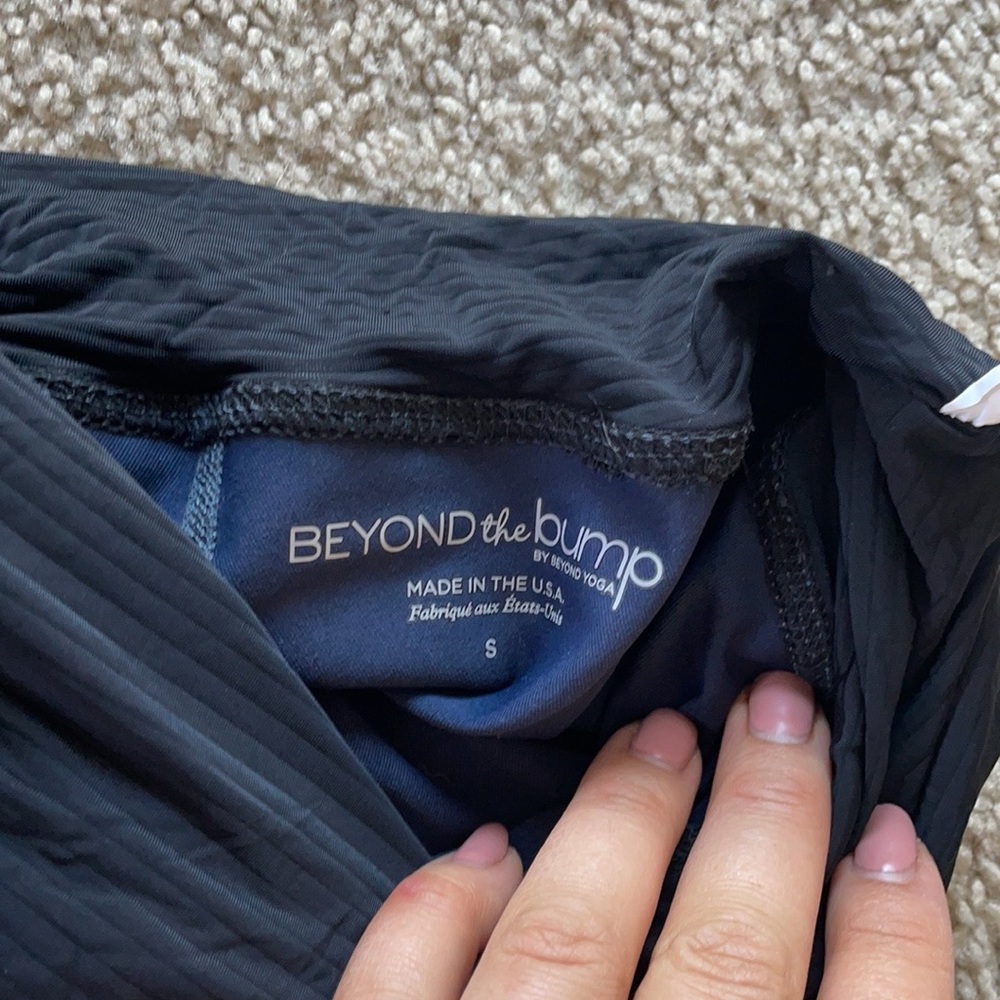 SOLD Beyond the Bump Coated Maternity Leggings fold over panel small blue - Picture 5 of 5